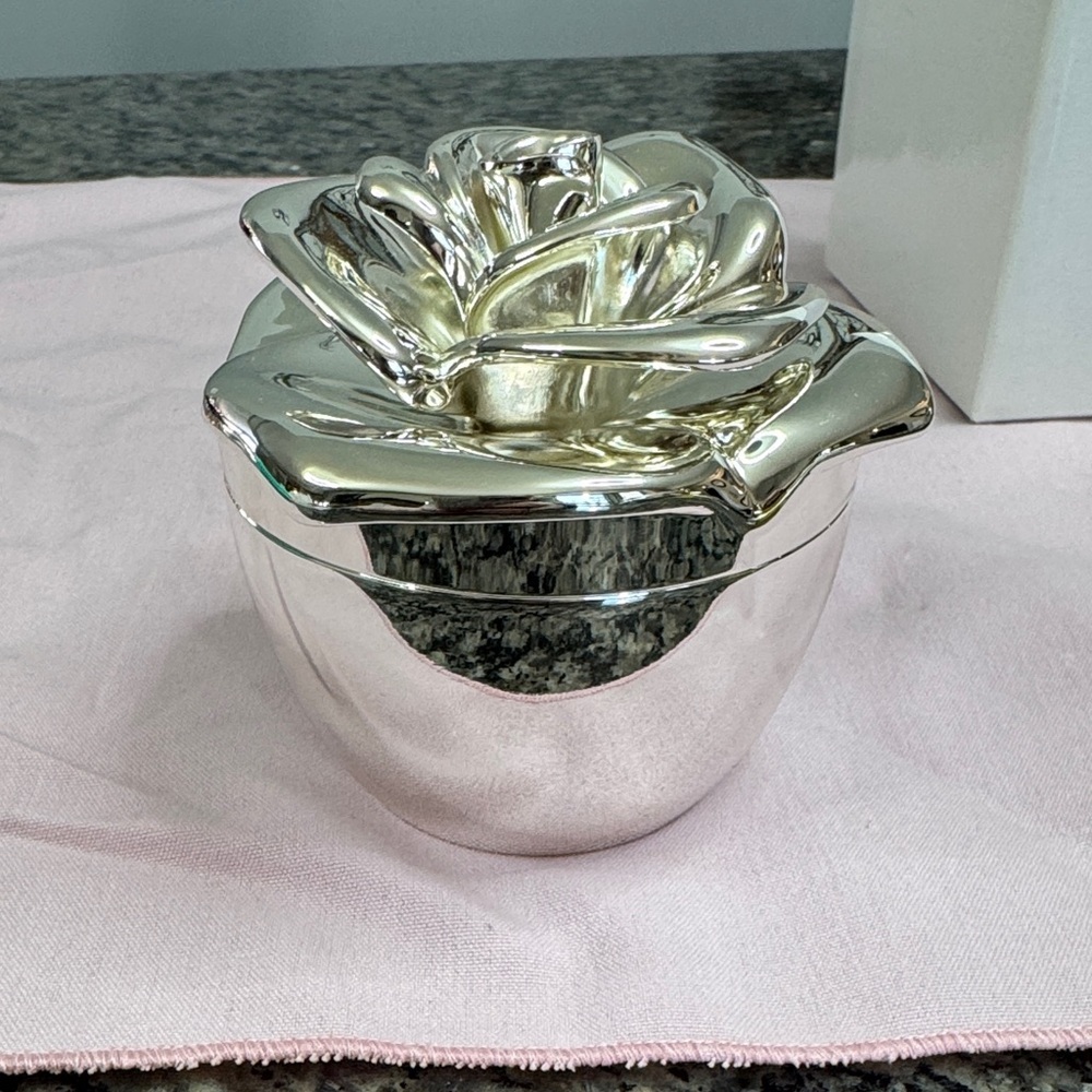 Silver safekeeper jewelry box rose shaped NEW